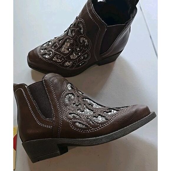 Ariat Other - Ariat Lil Stompers Girls Dixon Amy Silver Glitter Inlay Tan Booties Size 6 NWT